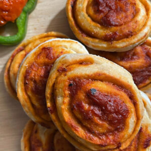 Rolled pastry with 'ajvar' / Pužići sa ajvarom
