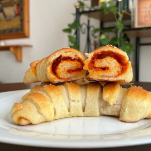 Puff pastry with ajvar / Pamuk kiflice sa ajvarom